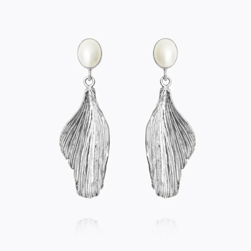 Mini Golden Leaf Earrings/Pearl